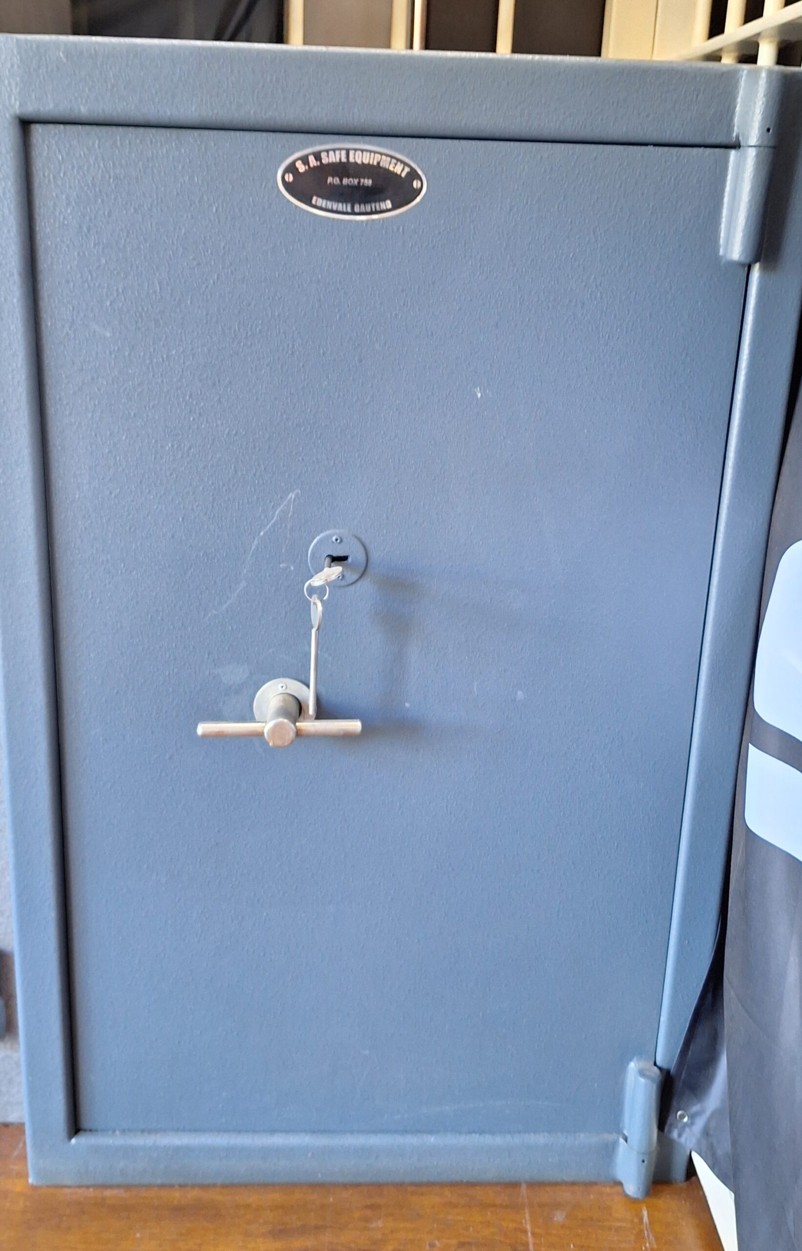 SAFE 4 75KG CABINET SABS