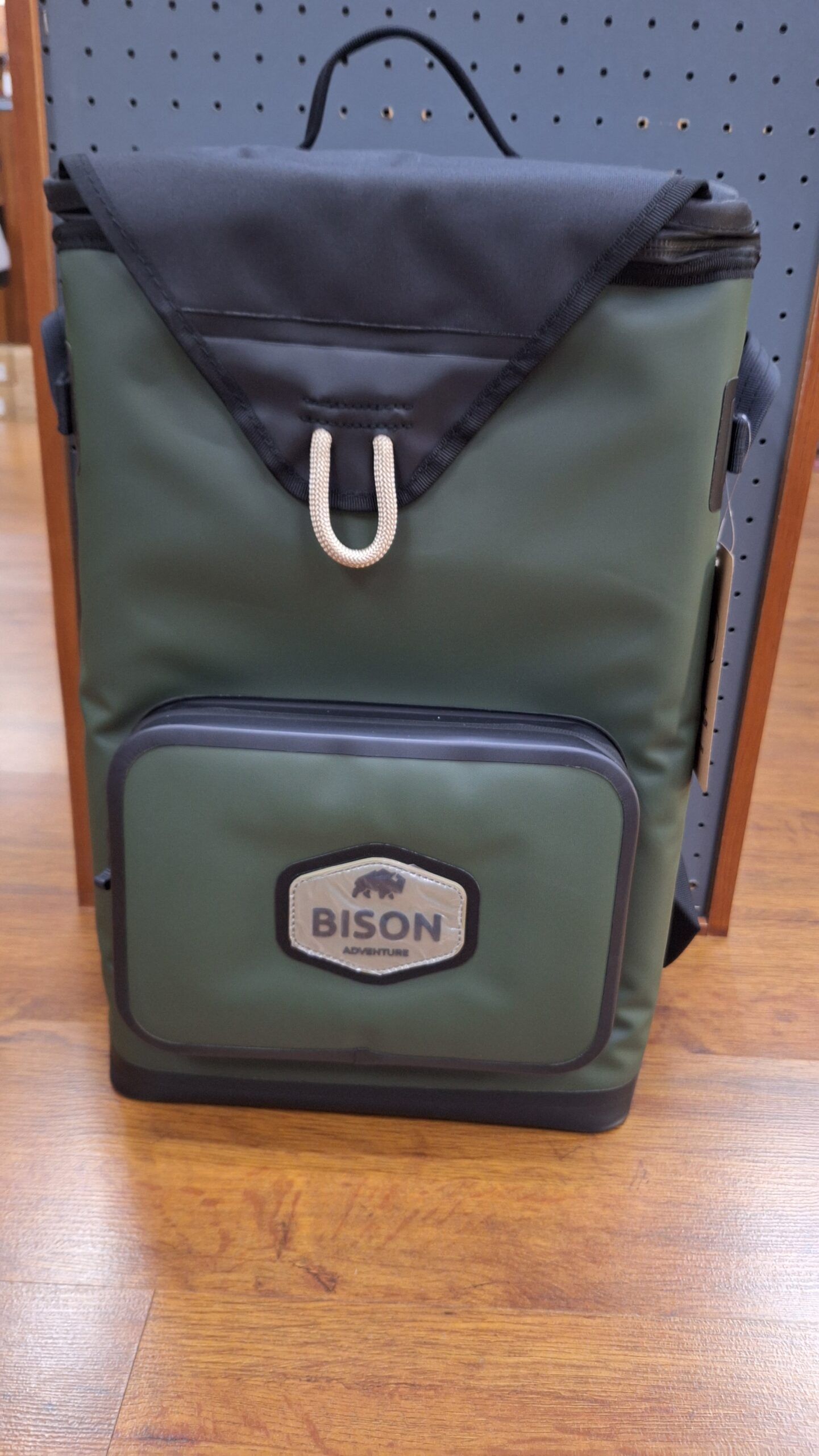 BISON BACKPACK COOLER 20L GREEN